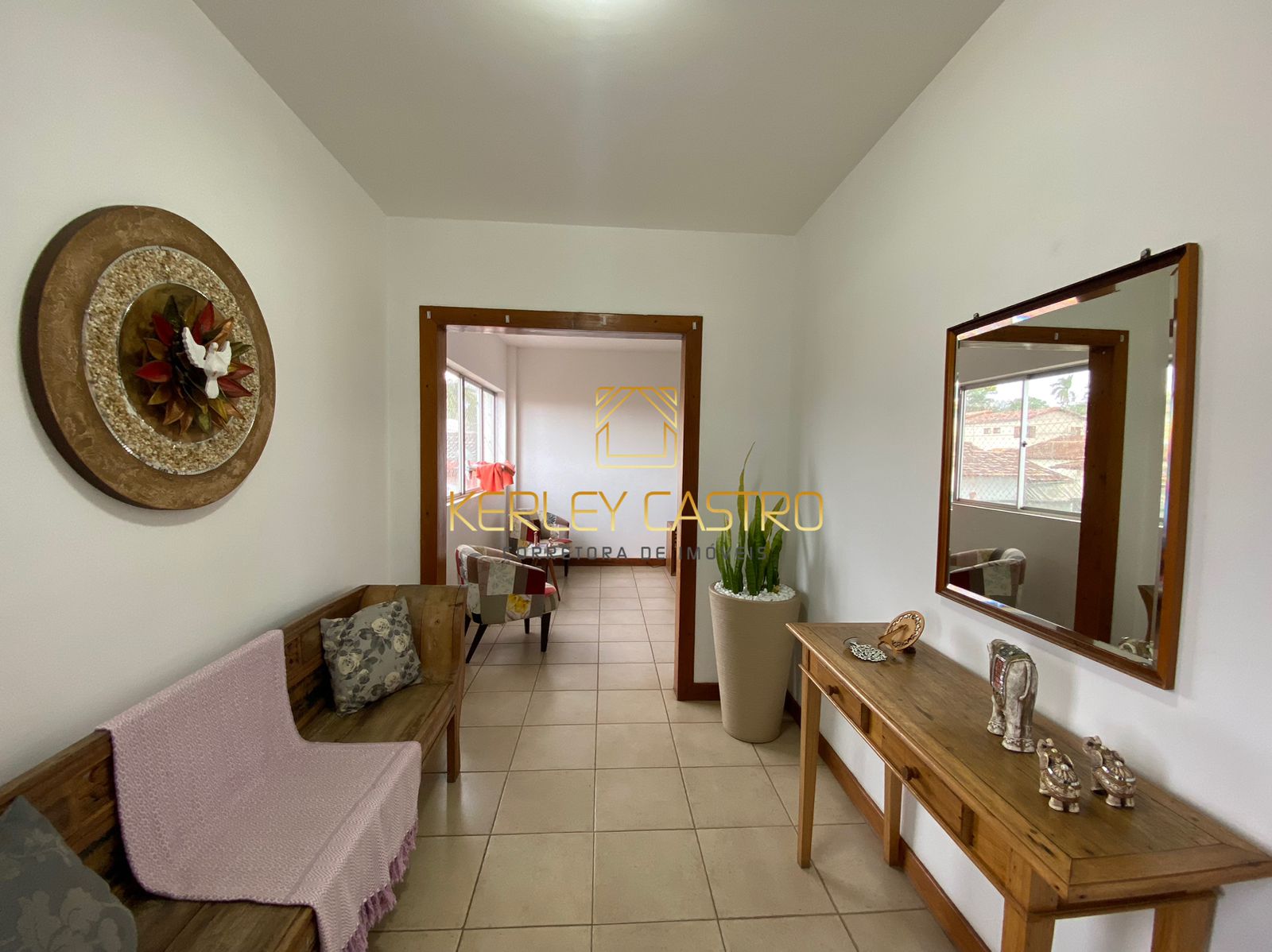 VENDO AMPLO APARTAMENTO NO BAIRRO SANTA HELENA 
